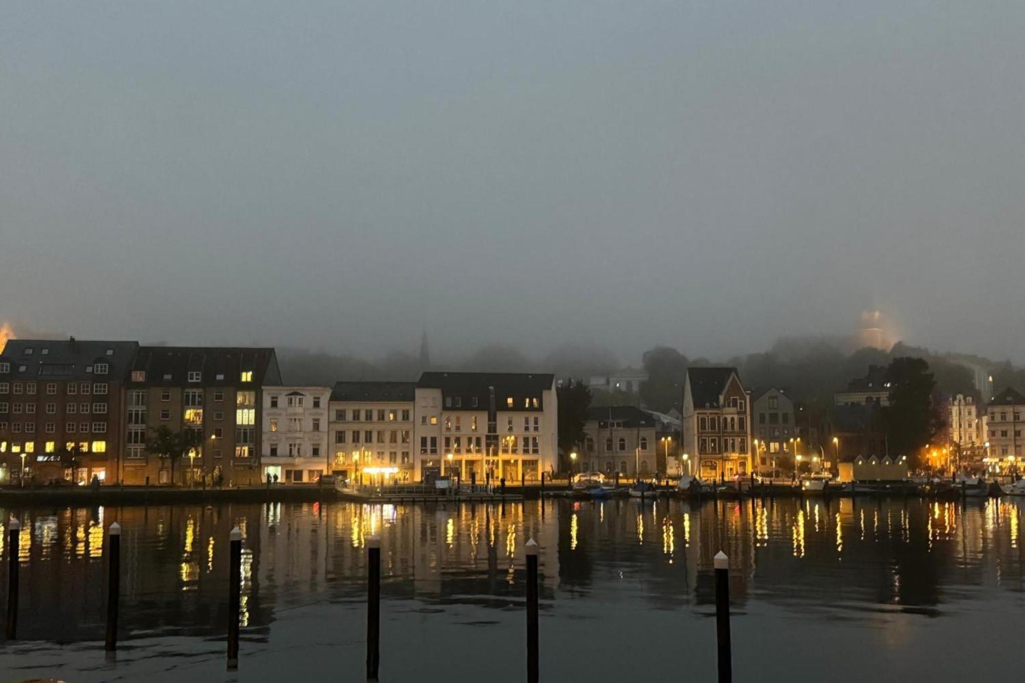 Hafenblick Ferienwohnung In Der Altstadt Mit Parkplatz Flensburg Exterior photo